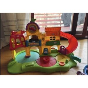 Playskool Weeble Wobbles Weebleville Play Center With 3 Figures And Car